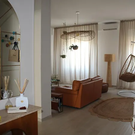 Henry's House Апартаменты *